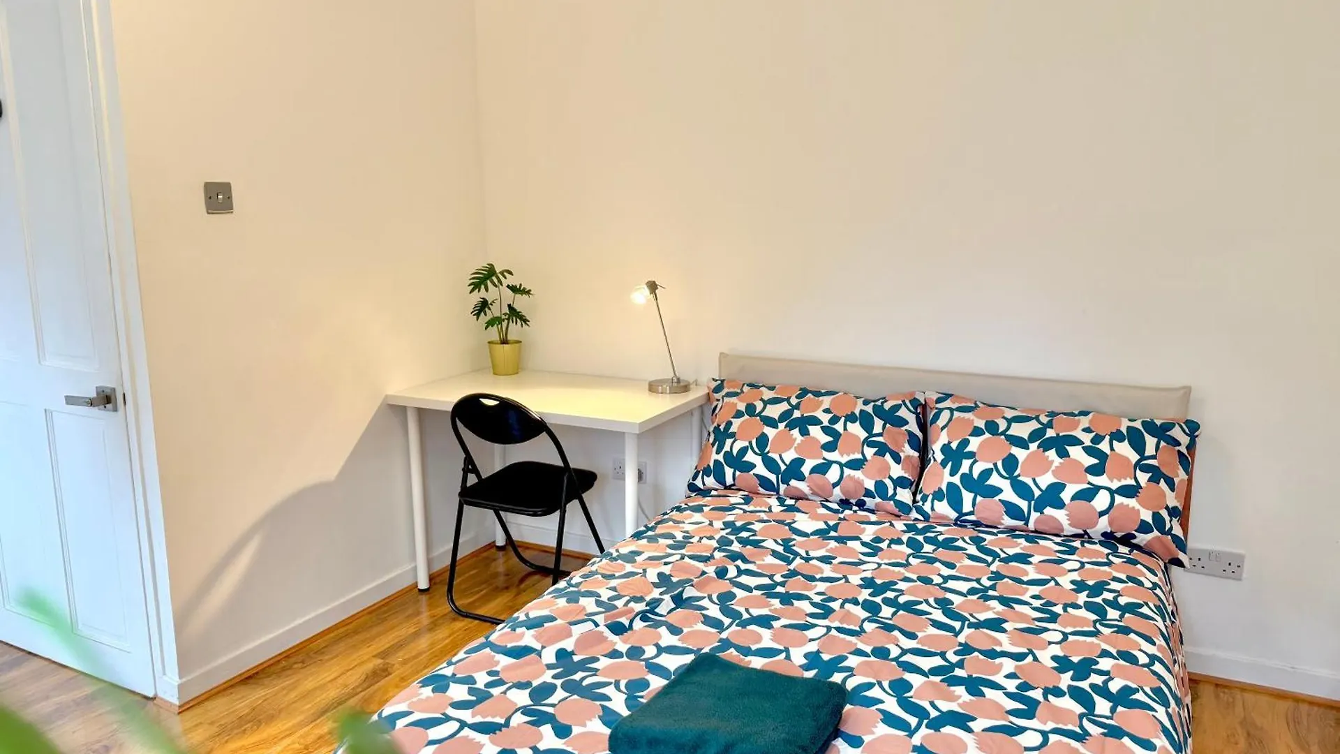 Cosy House Central Tower Bridge Station Walk London Holiday home